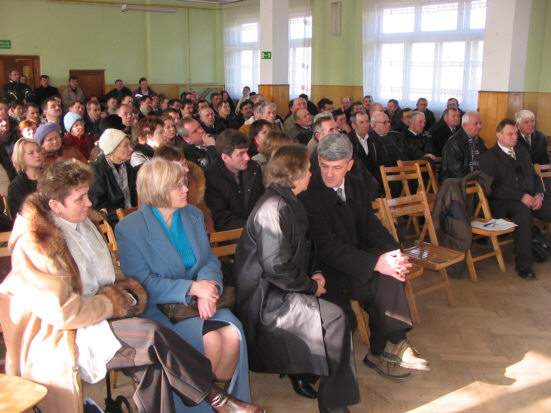 Uczestnicy zebrania w Golcowej