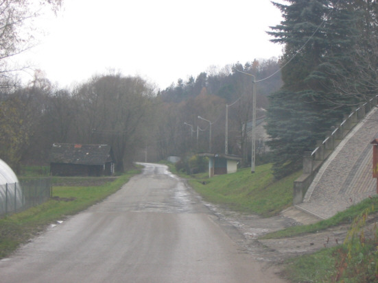 Droga w pobliu kocioa Golcowa-Ranka
