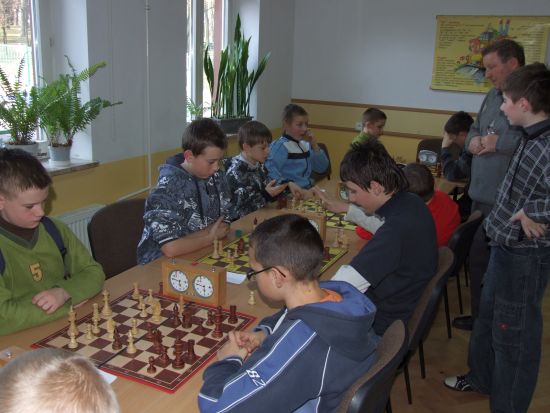 Najmodsi szachici wygrywaj w rozgrywkach szachowych SZS