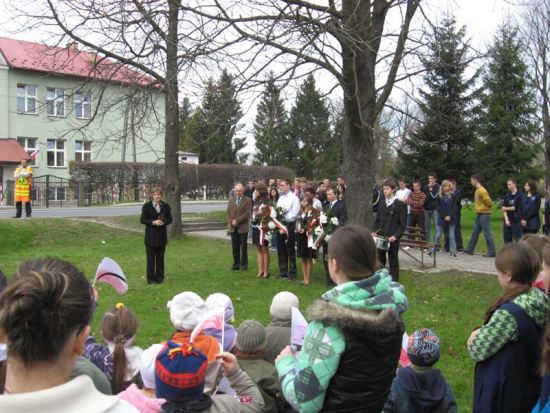 Uroczystoci ku czci ofiar Katynia